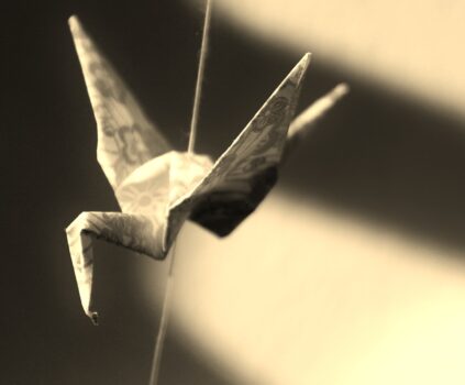 【手作りアイテム】折り鶴を席札スタンドに！